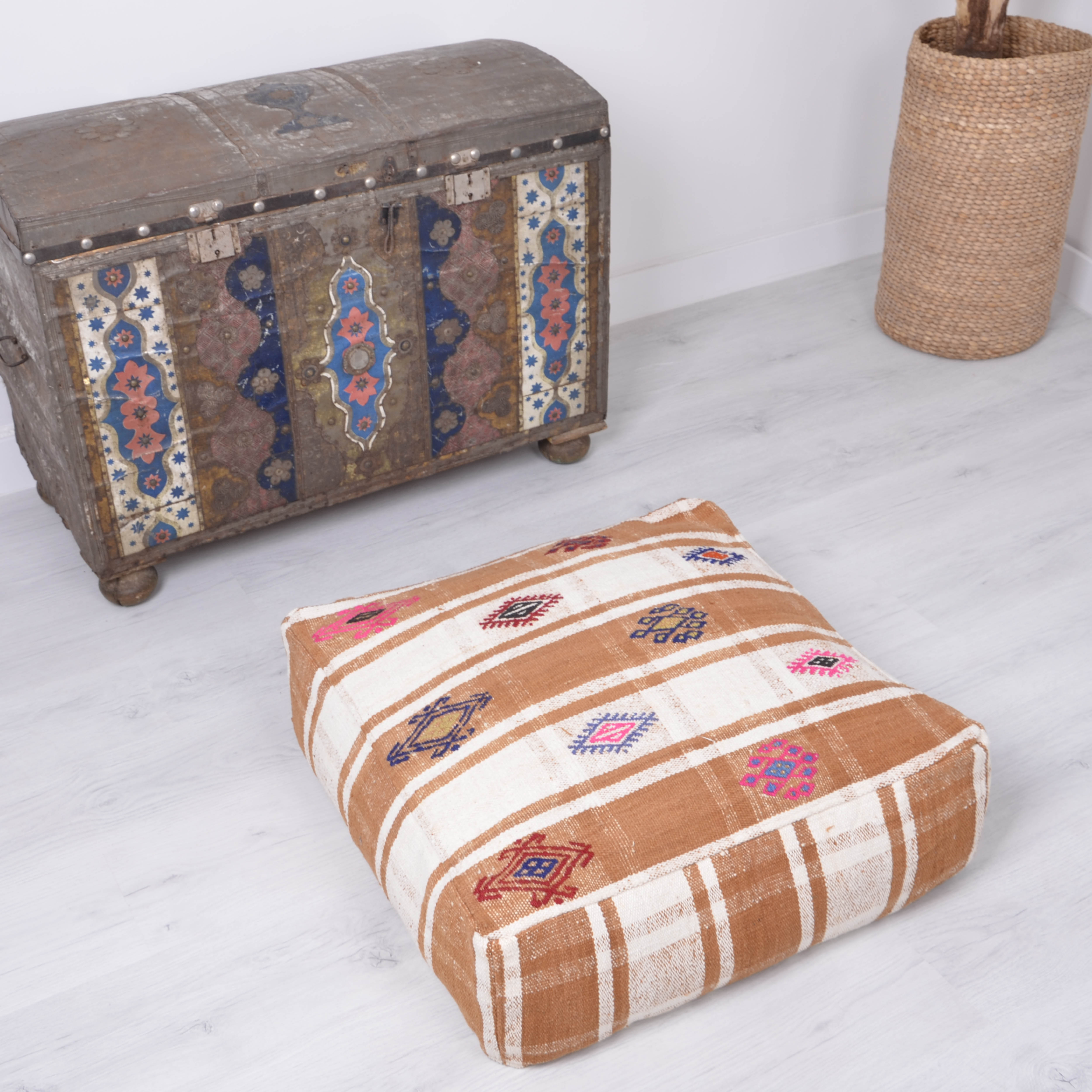 El%20Dokuma%20%20Kilim%20Puf%20Yer%20Minderi