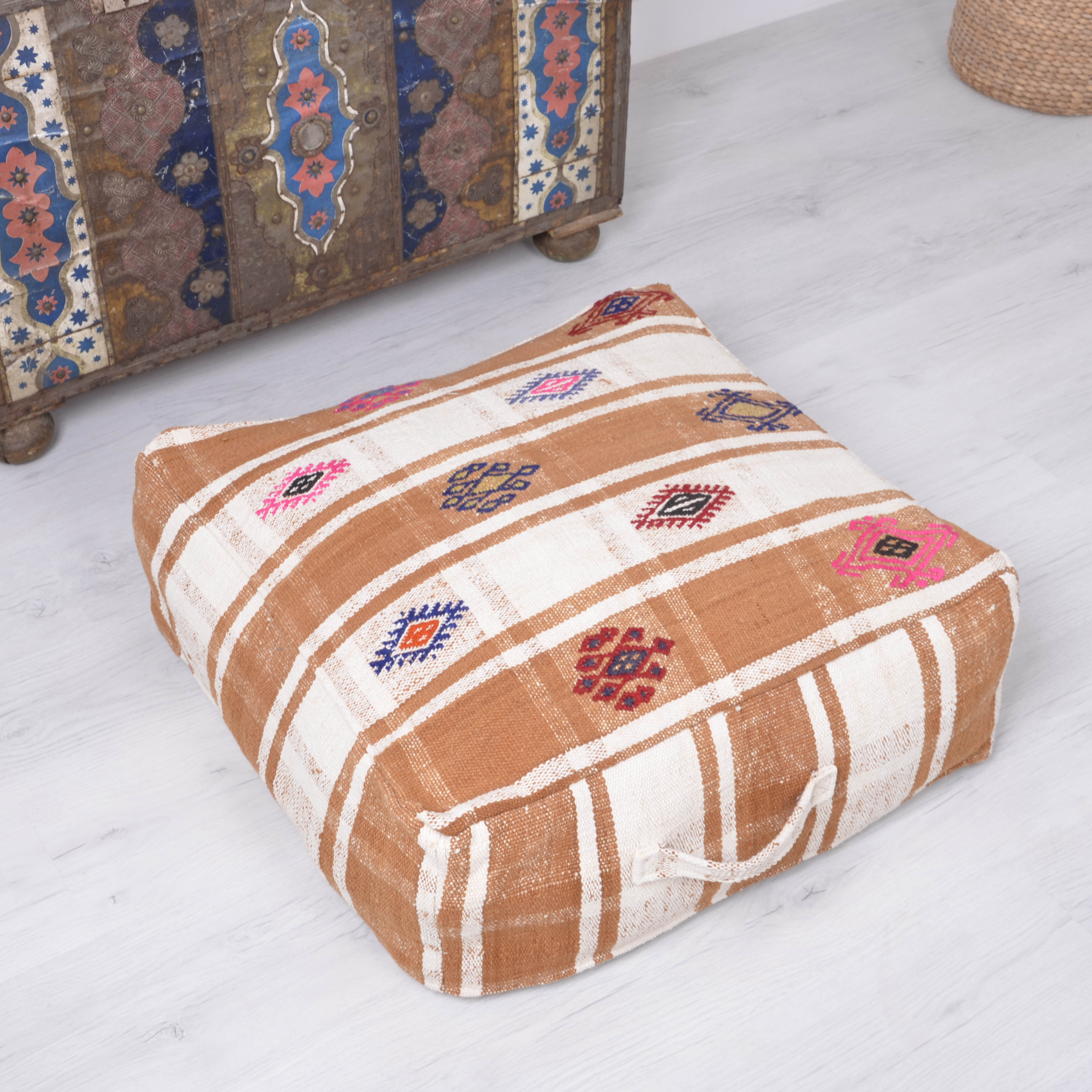 El%20Dokuma%20%20Kilim%20Puf%20Yer%20Minderi